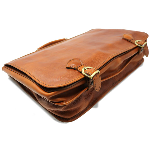 The Floto Piazza leather messenger bag is a men's casual bag that is handcrafted in Italy. This is the Piazza Messenger in Tobacco Brown 9